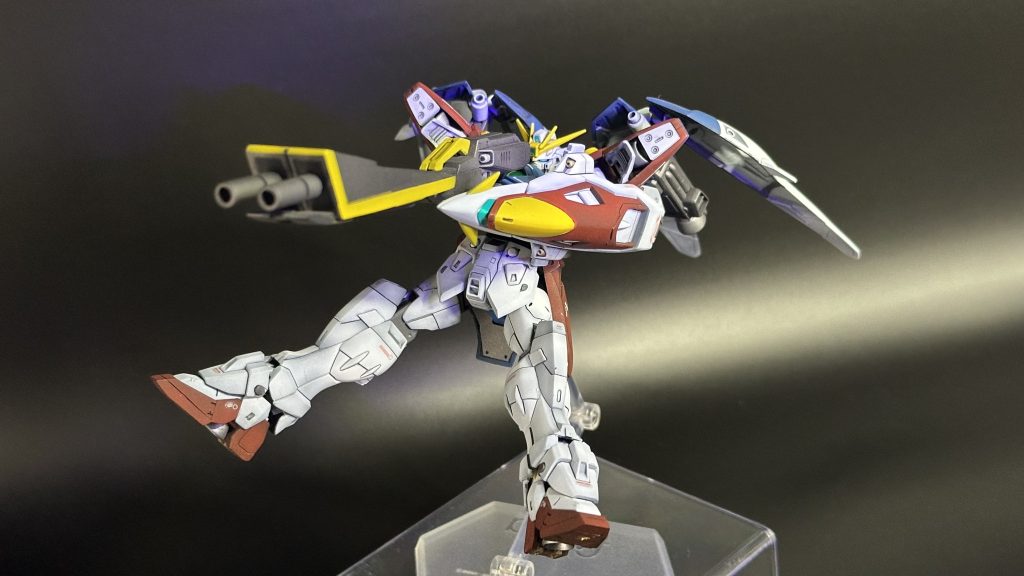 オーバーパース用でツインバスターライフル先端をプラ板で別に作成しました、延長とは別のベクトルでのアプローチです。差し込み式で脱着可能にしました。