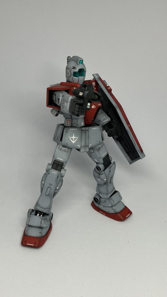 可動はお察しの通りなので、アクションポーズは控えめです。