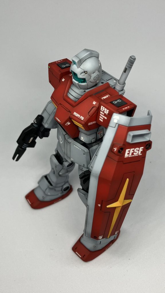 最後の最後まで悩んだのが白色部分でして、キットの弱緑にするのか、真っ白にするのかなかなか決められず…結局ジムプラ君に魅せられて、青系を混ぜた白にしました😆