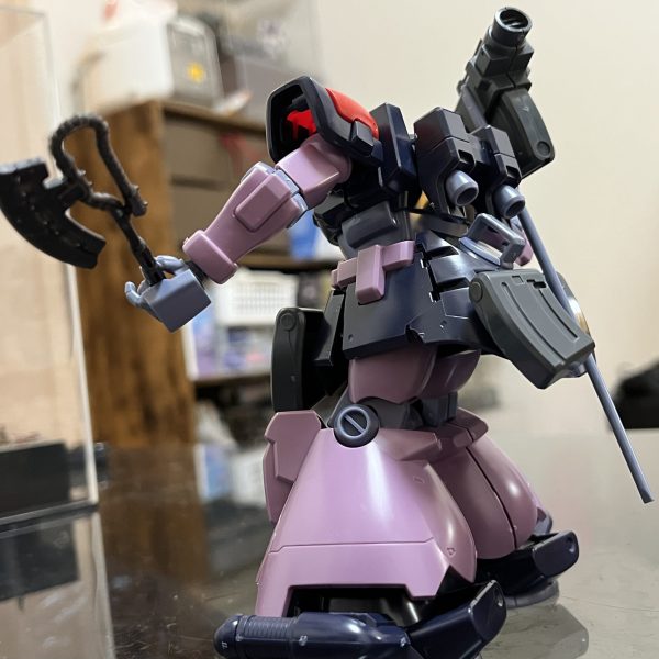 ドムを作るのは約40年振りです（笑える…）。組み易いキットですね。どう改造するか？見当を付ける為に仮組してみました。パンッアーシュレックみたいなバズーカ…カッコいいですね。やっぱりジオンってナチスドイツと被りますね…まずは足周りをどうするか？からですか…正直言うと関節イジる様な面倒な改造はしたくないな…アーティファクトまじまじ見たらやる気が失せました😅と言っても今回はアーティファクトを再現する訳でもないのであくまでも参考にさせて頂き自分なりの味を出す事が出来たらと思います。（3枚目）