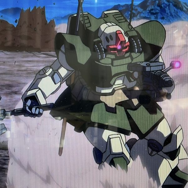 バックパックを大雑把に作ってみました。バランスを見ながらまだ修正は必要かと思います。イメージは今度はアーティファクトではなくユニコーンのトリントン基地襲撃に登場する多分皆さんが大好きなあのドムてす。隣をトローペンが疾走してるんですよね。バックパックとして独立した感じではなく胴体や頭と一体化した様な丸みを帯びたロートル感のあるデザインが好きでかなり前から気になってました。自分なりに好き勝手にアレンジしてます。（2枚目）