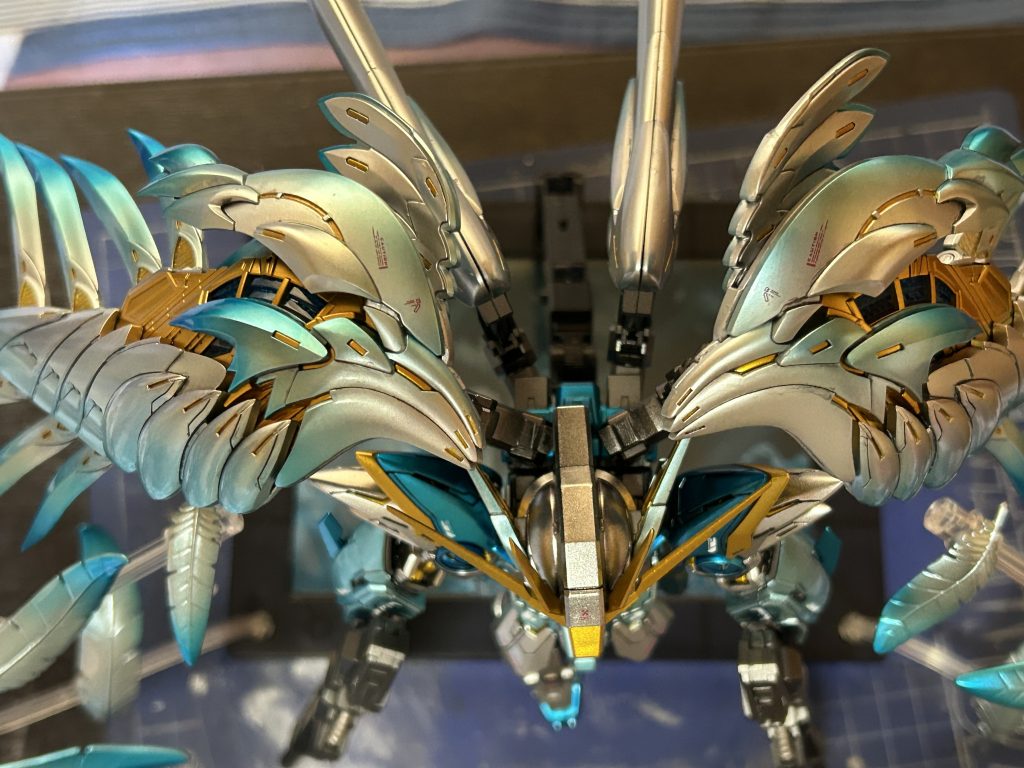 差し色はゴールド