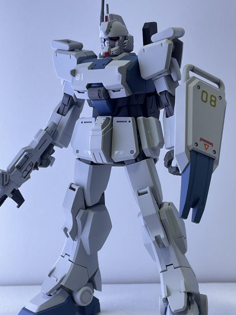 白はややグレー寄りに振って陸戦機らしい重さと実用感を意識して塗装しました。派手さはありませんが、陸戦の雰囲気が出ていたら嬉しいです！&nbsp;&nbsp;