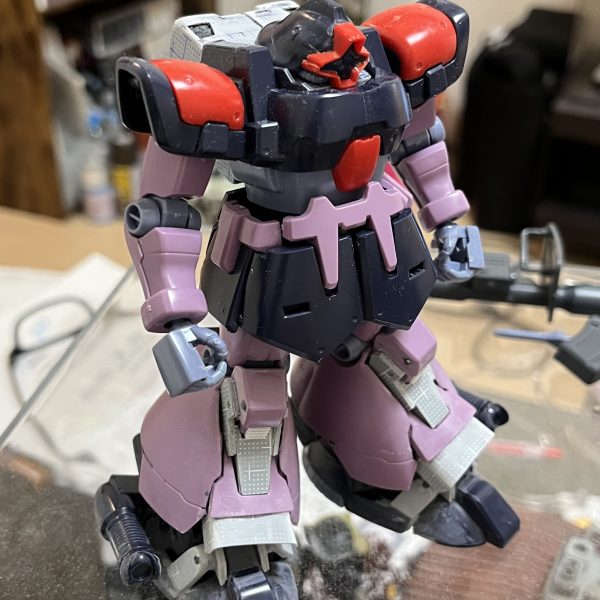 バックパックを大雑把に作ってみました。バランスを見ながらまだ修正は必要かと思います。イメージは今度はアーティファクトではなくユニコーンのトリントン基地襲撃に登場する多分皆さんが大好きなあのドムてす。隣をトローペンが疾走してるんですよね。バックパックとして独立した感じではなく胴体や頭と一体化した様な丸みを帯びたロートル感のあるデザインが好きでかなり前から気になってました。自分なりに好き勝手にアレンジしてます。（7枚目）