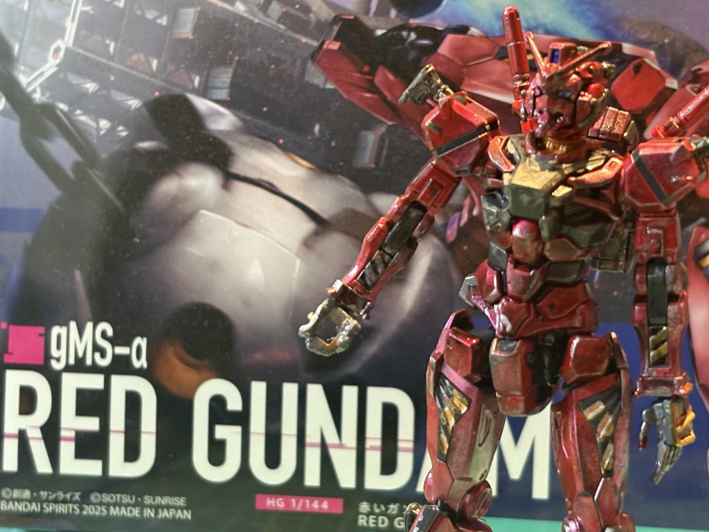 パッケージの前で、