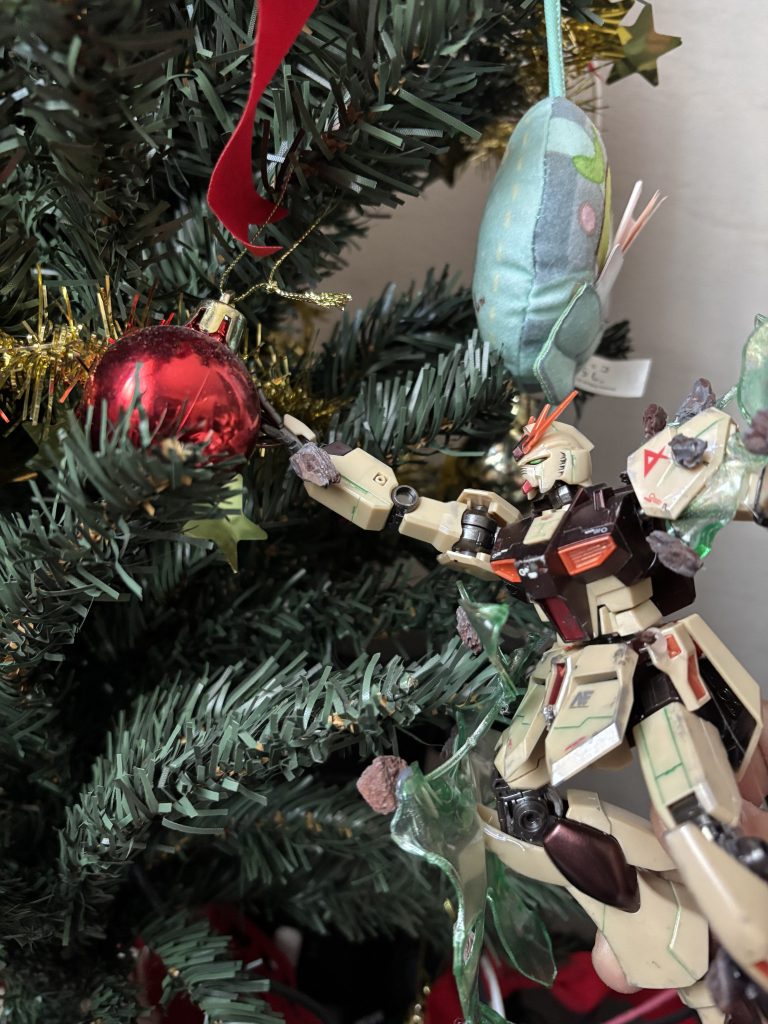 大木の一つや二つ、ガンダムで飾り付けてやる！バカな真似はやめろ！