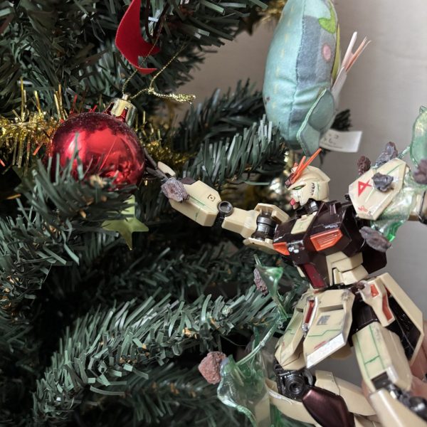 大木の一つや二つ、ガンダムで飾り付けてやる！バカな真似はやめろ！