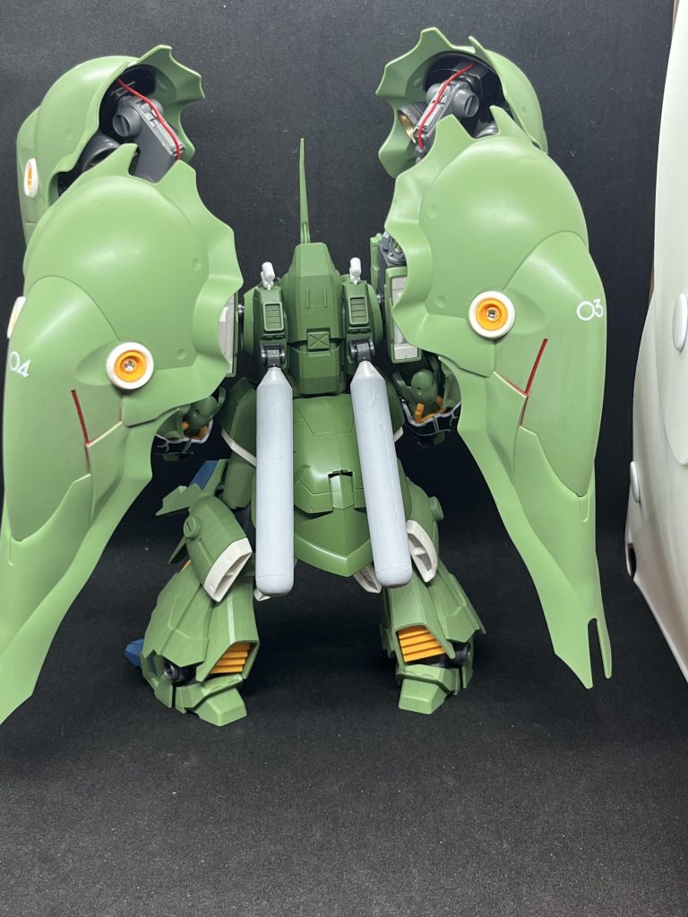 背面にオリジナル要素でタンクを追加しています。