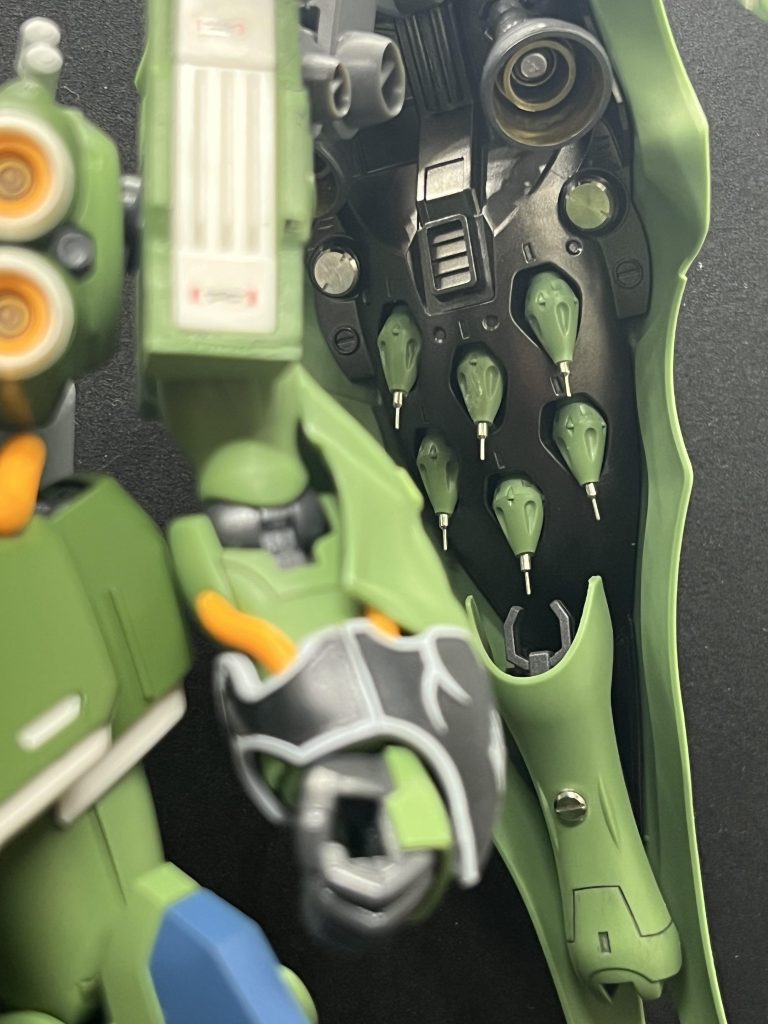 ファンネルの先をメタルパーツに変更しています。数が多くて大変でした( ̄▽ ̄;)