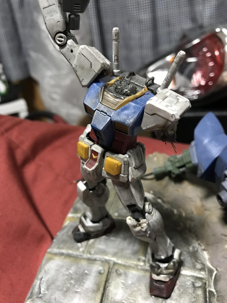 左腕部もライターで炙って針金刺して配線の表現