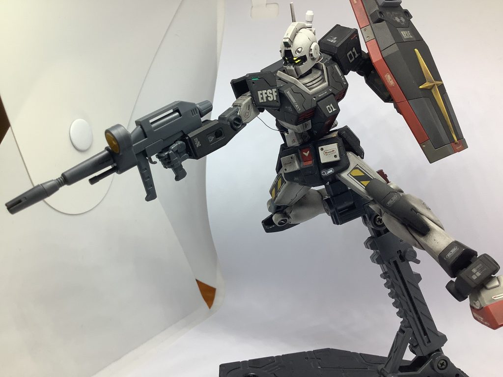 バイザーoff状態。これなら4つ目がわかりやすいレジンとパテでくっつけたので正直汚い。つや消しブラックパワーでカメラ越しに見ると誤魔化せる