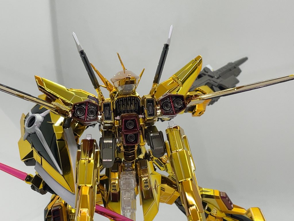 背面。レッドが暗く見えますが、ちゃんと赤いですw自分の写真の下手さが際立ちますね。レッド部分は下地ブラックの上からメタリックレッド真紅をしっかり乗せ、上からパープルグリーンで偏光パールコートです。