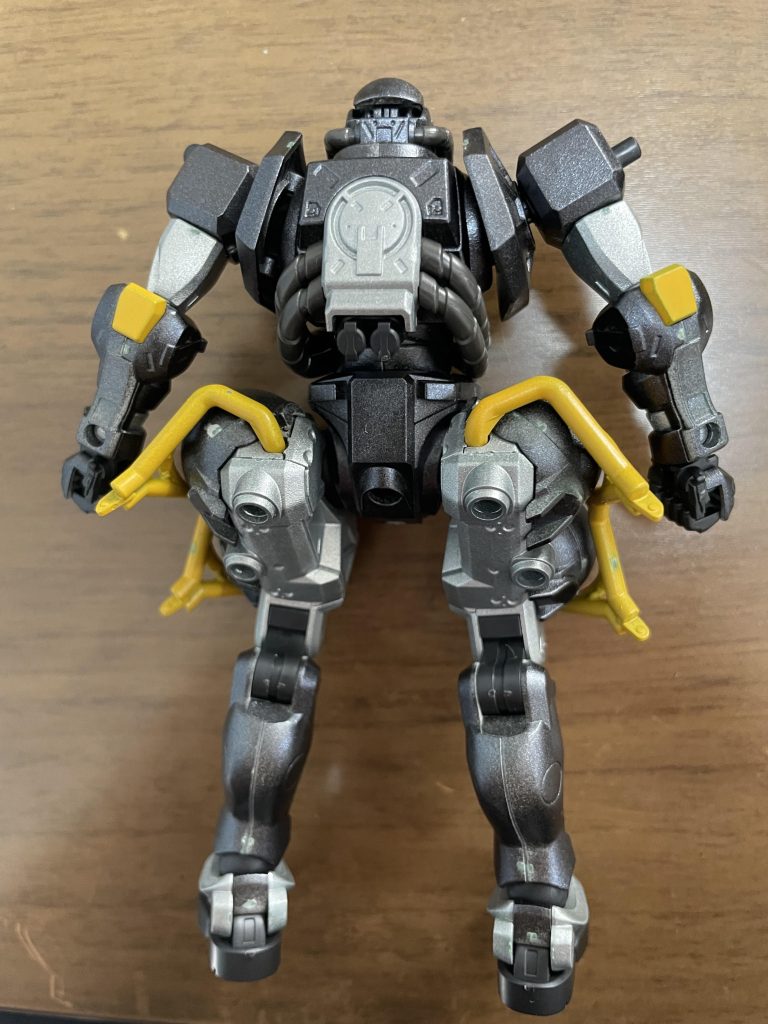 ランナー塗装する人はこの箇所が塗装のりづらいので気をつけてください。(顔ノズル、肩の薄い鉄板フロント側、裏足首、タンク裏)