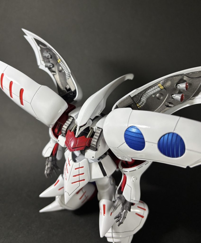 バインダーは上下削ってスッキリさせてヒレ追加。胸は幅詰めしてます。前後スカートはかなり延長して後ろは腰に移動。サイドスカートは逆に短くしてます。後は腕延長&ヒール化くらいです。旧HGのプロポーションは好きだったので、全体的に長さ調整したくらいです。