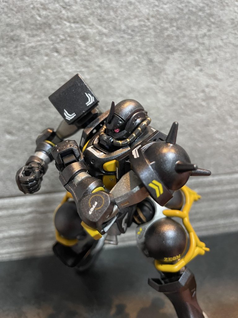 武器は没収。唯一のアクションポーズ！！