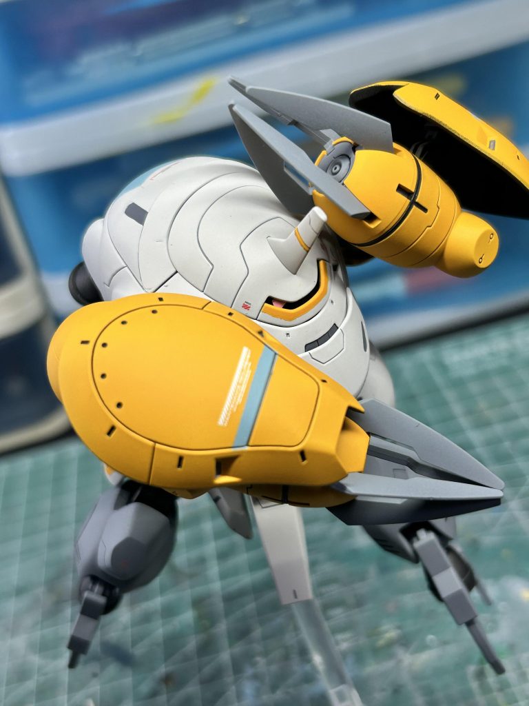 シールド構えポーズ