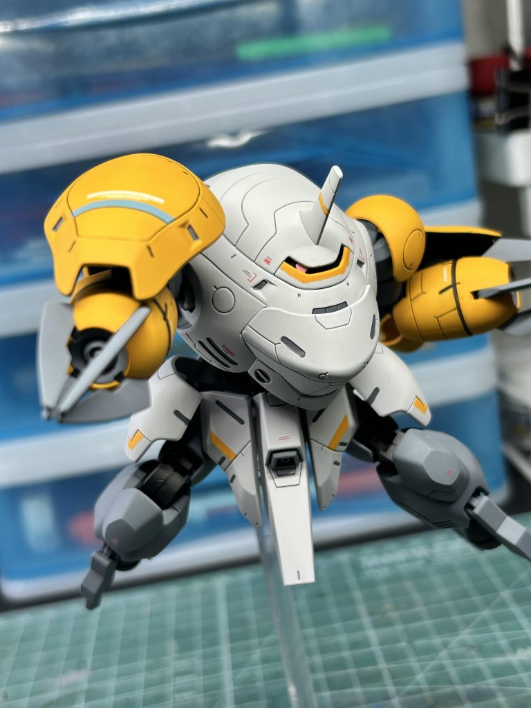 クロー攻撃ポーズ