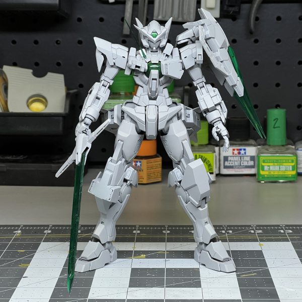 MGアストレア タイプFの改修作業進行中。主な改修内容は以下の通り。&nbsp;MGデュナメスおよびキュリオスに付属するGNブースターの追加。MGクァントに付属するGNソード4の改修。エクシアシールドをクァントと同様に肩部に装着できるように改修。胸部および膝部装甲にデュナメスに付属するミサイルポッドの追加。（3枚目）