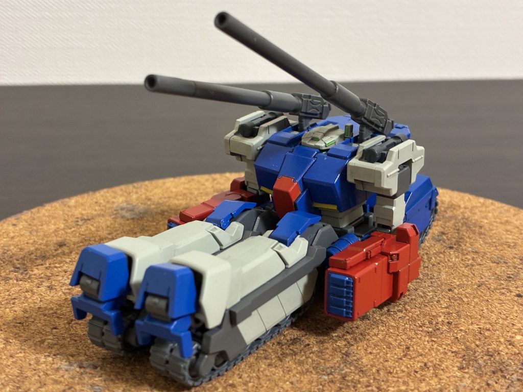 このサイズで変形できるのだから本当にすごい。こうして見ると…全然ガンタンクではありませんね( ˙꒳˙ )