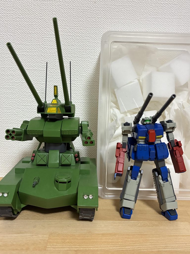 過去作のガンタンクⅡと比較するとこんな感じ。搭乗員の数もこのサイズで4倍になっているというのですから、技術の進歩は恐ろしい…飛躍的な進化を遂げていきたいですね。