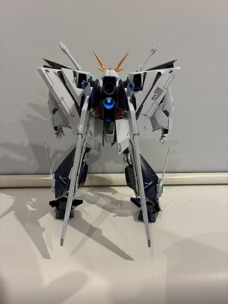 背面にも電飾入れたんですが、あまり目立たなくて悲しい…。