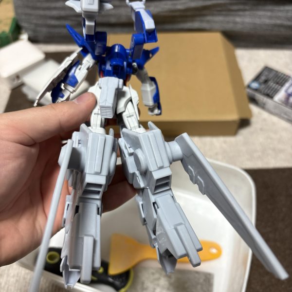 3Dプリンターにてコレクションシリーズデスティニーガンダムと互換性があるゼウスシルエットの設計をしています。試しに出力したら思いのほか上手くいって興奮してます（2枚目）