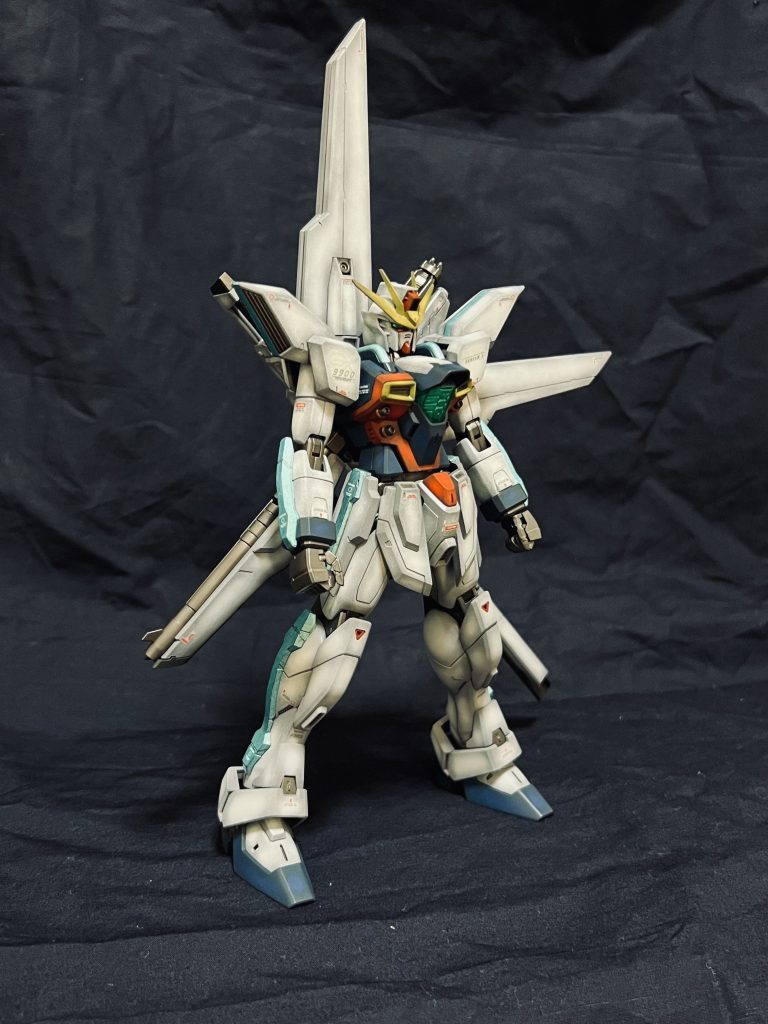 右前。実は撮影時はリフレクターをぴったり閉じるためにマスキングテープで閉じています。