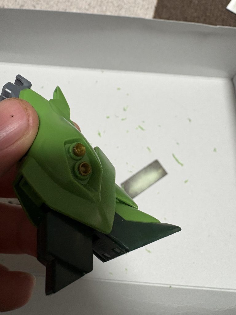 足も同様にジャンクから出てきたサイコザク(たぶん)のバーニアを取り付けてます