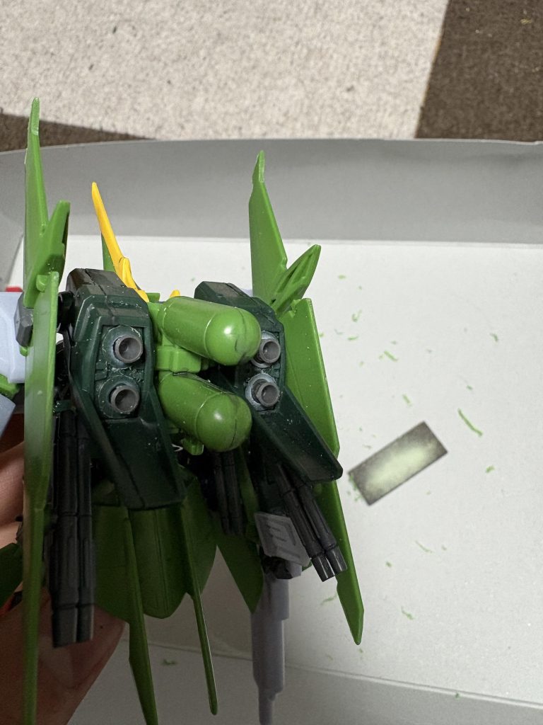 バーニア部分がしょぼかったのでジャンクから出てきたバーニアを付けてます