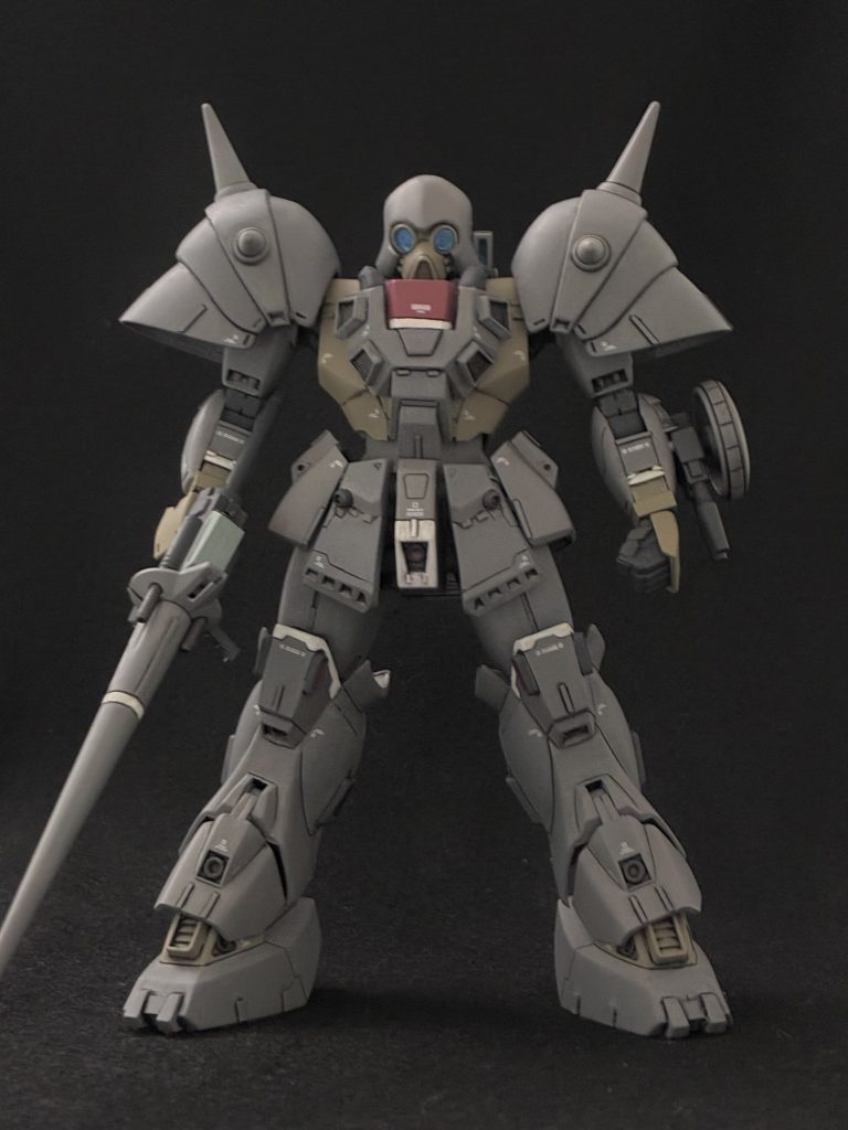 プロポーションに関わる改修点頭部: 上下左右に短縮、マスク小型化、カメラアイ置き換え、首関節BJ化胸部: 逆八の字化、前方ブロックをほぼ新造、腹部上部を覆う装甲の新造腹部: 胸部接続軸の斜め前に角度変更腰部: 股関節軸の前方移動、前・横アーマーの延長肩部: 胸部との距離が狭まる様削り込み、アーマー形状を外側への出っ張りを抑える様変更、アーマーとの接続軸のBJ化腕部: 上腕の短縮、手首をビルドハンズに置き換え脚部: 腿の延長と幅増し、膝関節の逆足化、足首アーマーの短縮