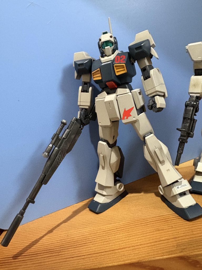 デカールの張り替えで同部隊の僚機設定にされたネモさん。AGE系のマーク使いましたが...なんとかウルフ隊とかにでも呼び名つけようか？スペースウルフ？(ラカンさんのとこじゃ...)レッドウルフ？(レクイエムで聞いたような...)思い浮かばんので保留😆