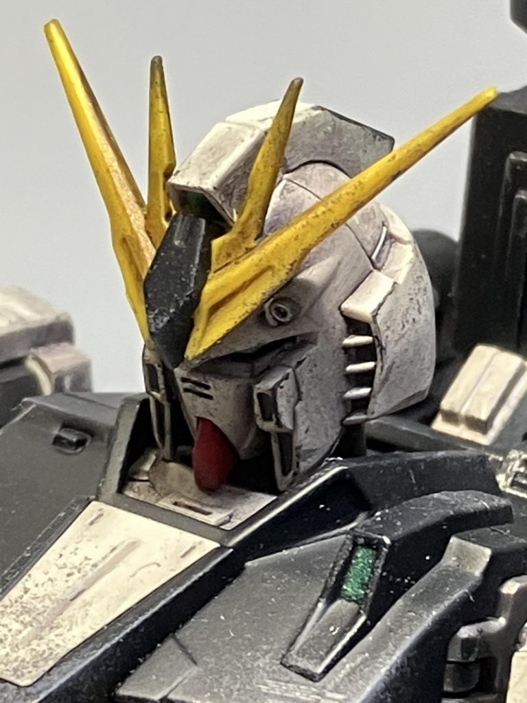 νガンダムはやっぱりカッコいい。ガンプラの値段と大分違うので、ウェザリングに失敗したらどうしようかと、かなり勇気がいりました。