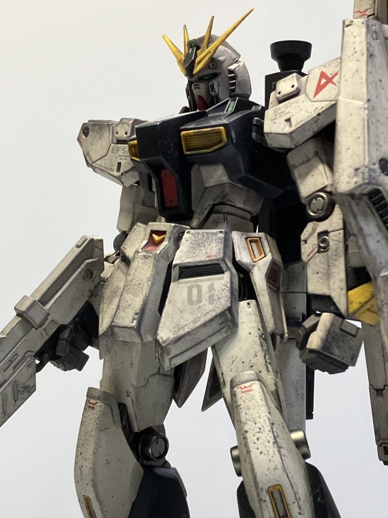 メタルロボット魂はディテールがシャープで、カッコいい。ガンプラでディテールアップのテクがない自分には嬉しい。