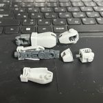 肘関節をポリキャップからボールデンの関節に変更。それに伴い上腕をカットしてロール[…]