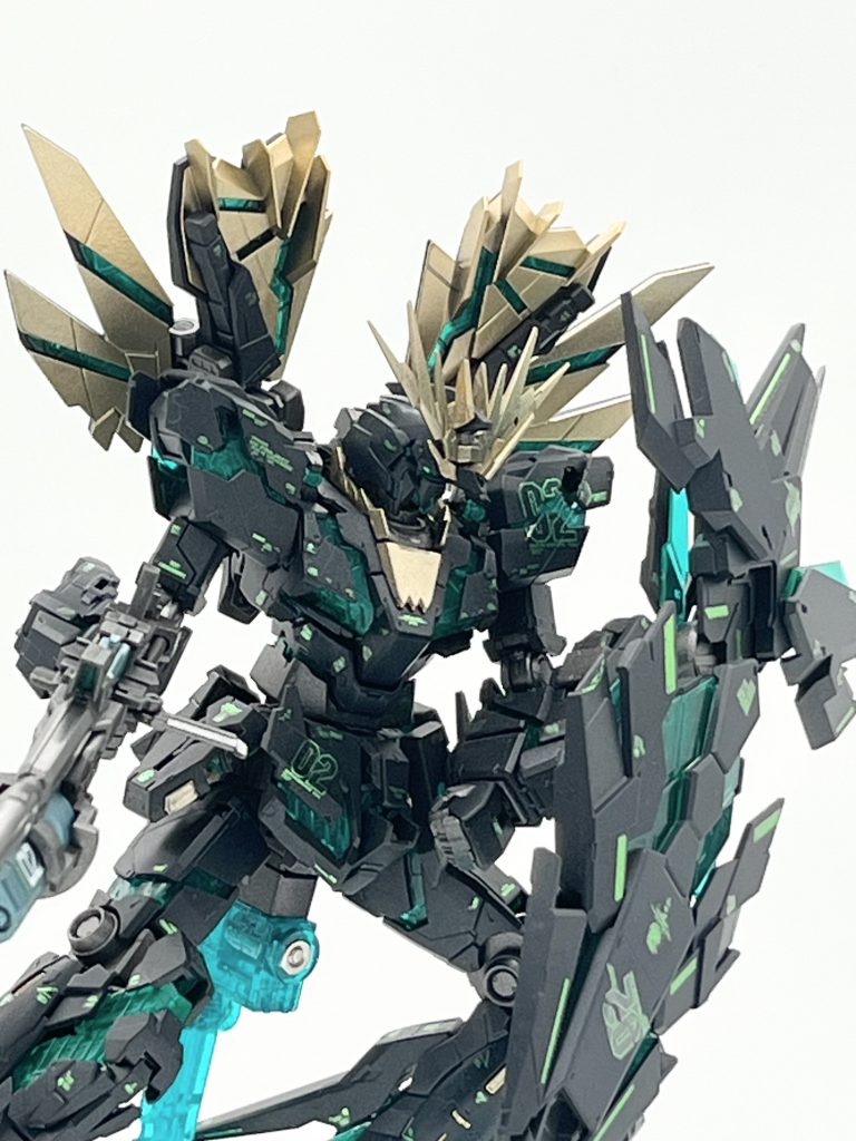 クリアパーツは塗装せずにモデリングワックスでツヤを出してみました。