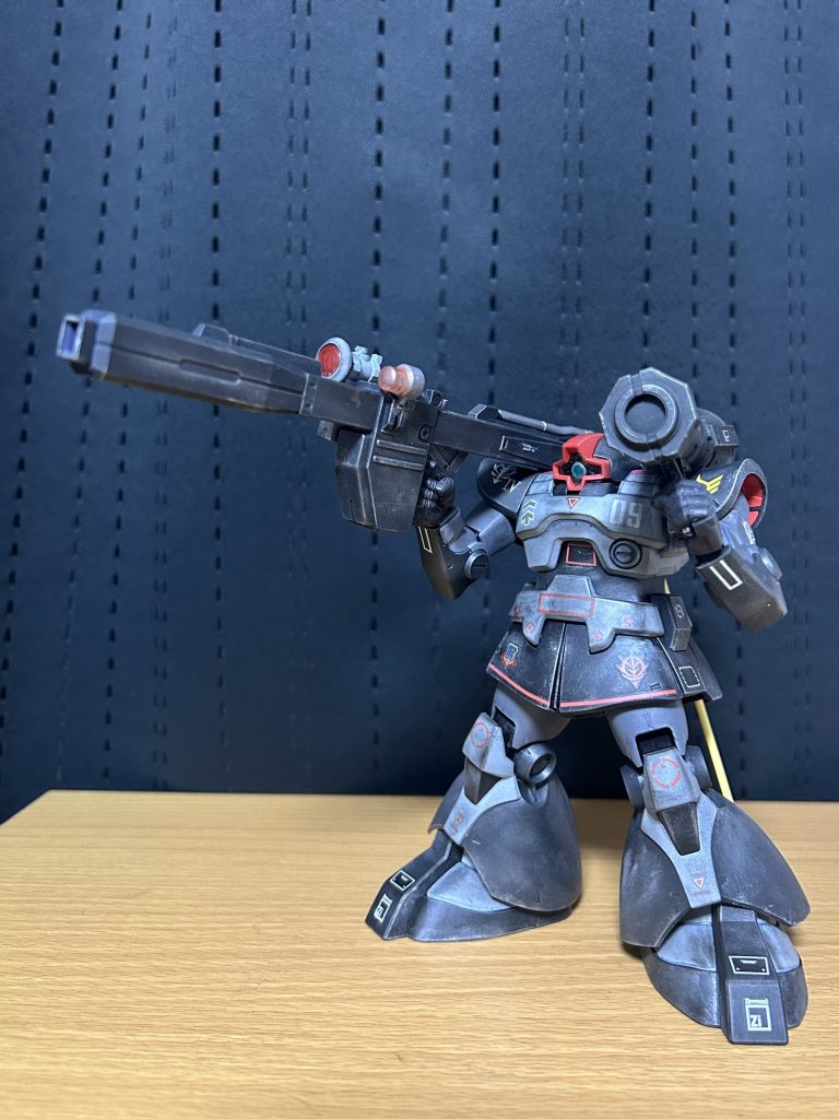 右手にビームバズーカ、左手にジャベリン（境界戦機ウェポンセット）装備