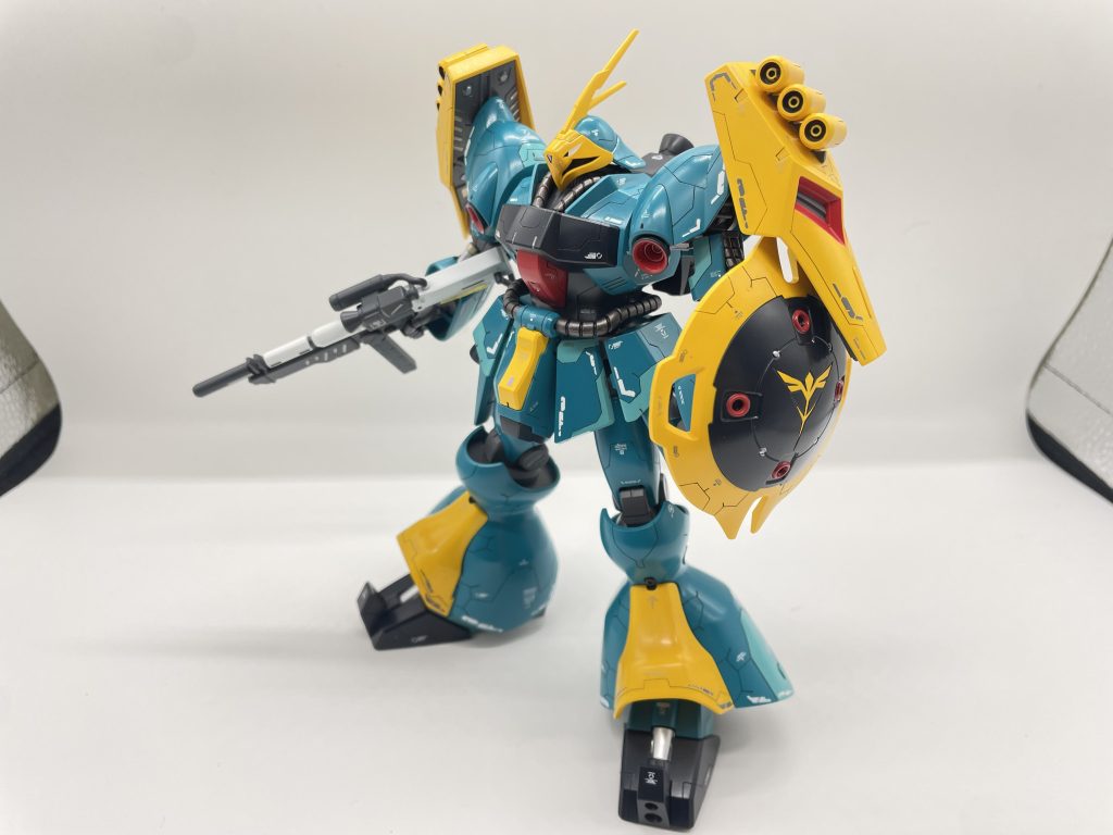 反対側からです。半光沢でトップコート、べた塗のコツがだんだんつかめてきたせいかツヤツヤになっています。最近塗膜を形成してつやつやにするとうまく塗装できたな。と感じます。が、トップコート時にもう少し艶消しよりにした方がいいかなと思いました。曲面だと反射しやすいんですかね・・・