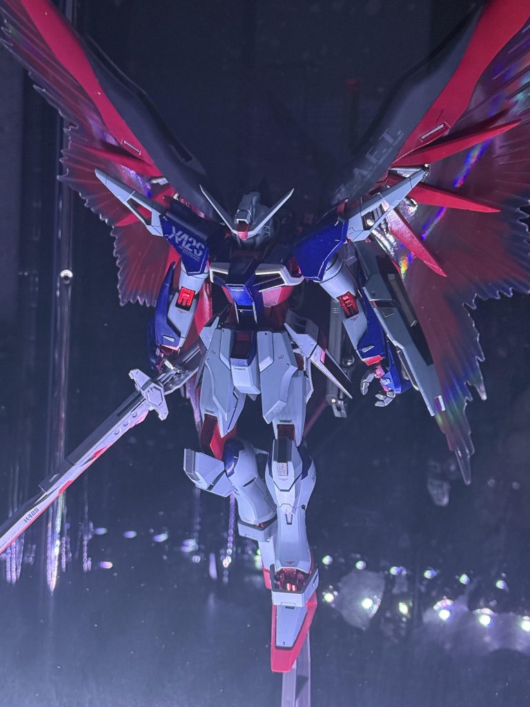 一応全塗装です。関節はタミヤのメタルシルバー下地にクリアレッド。