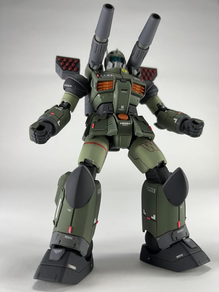 『オラァァァ！』みたいなポージング。V作戦発動まであと一機。ガンタンクは来年への宿題です。