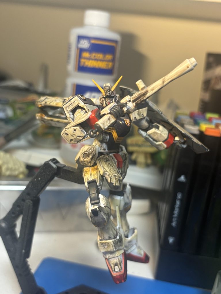 武装はライフルとライトサーバはクロスボーンガンダムと同じものである