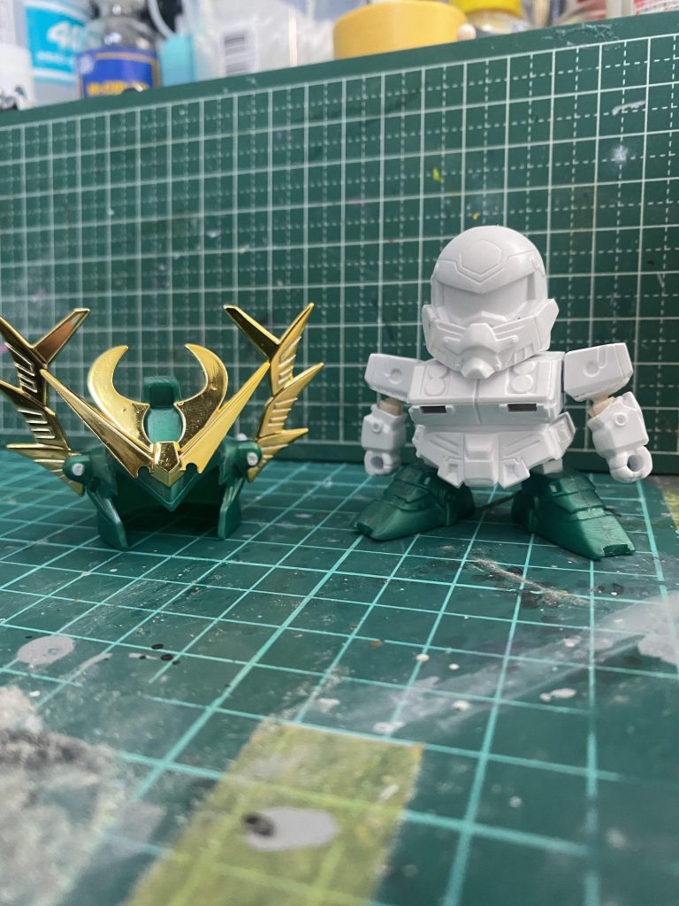 兜の角を取り外し出来るようにしたのと、兜にマスクを付ける様になっていましたが、カッコ悪かったので顔に付けれるようにしました(*'▽'*)