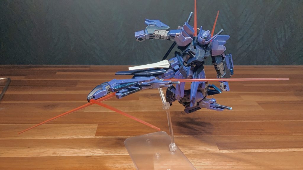 脚部のビームエフェクト。膝、すね、つま先の3方向から出ます。これだけあればDestiny最終話のような蹴り合いでも勝てますね！