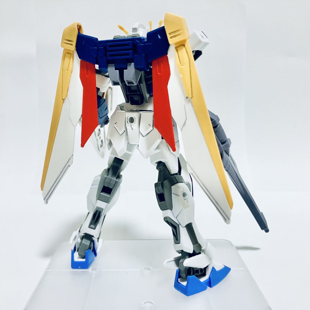 MS形態の背面です。背面の部品はビルドストライクエクシードギャラクシーに付属しているジョイントを通して取り付けられております。