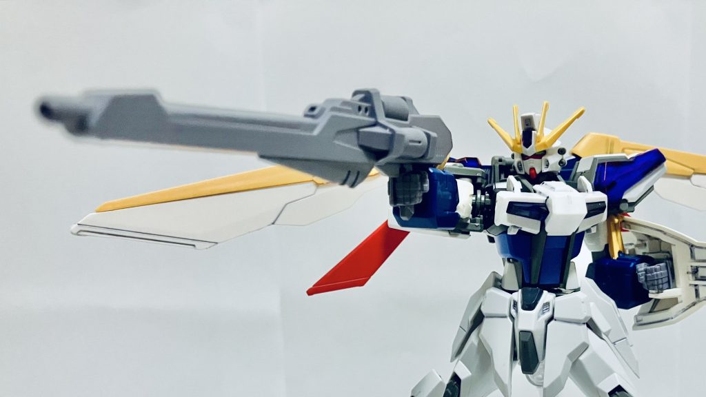 バスターライフルです。高い威力と長い射程距離を合わせ持ち、最大出力では戦艦を一撃で破壊します。