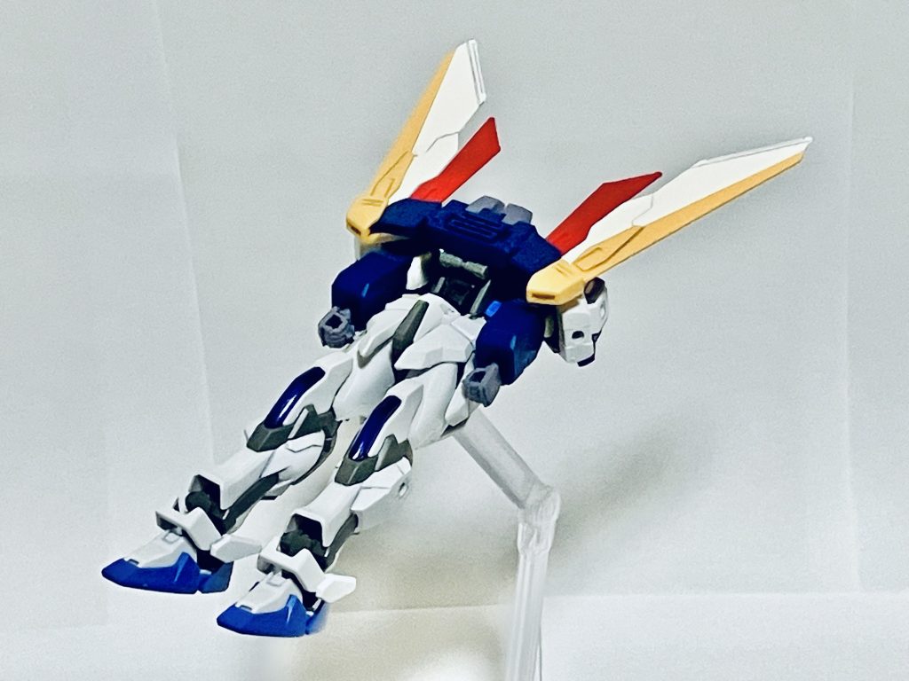 突撃形態です。武装を失った際に相手に突撃するための形態になります。