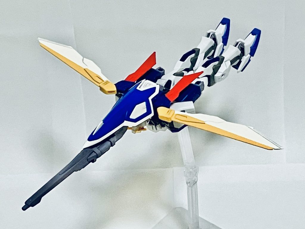 空中形態です。空気抵抗を最小限に抑えることで、安定した飛行が可能になる形態になります。