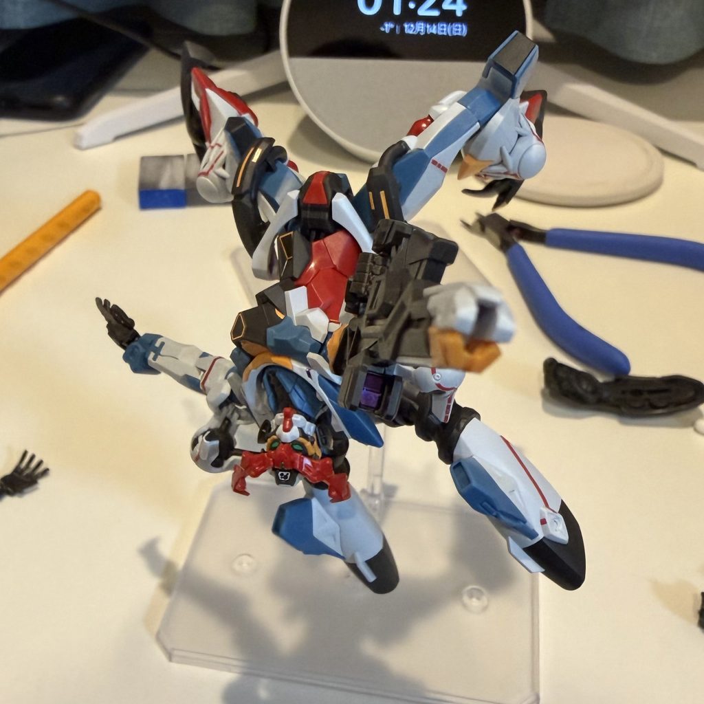 今回はアクションベースも買ったので、アクロバットな動きも出来ます！逆さでも支えられるんですねぇ〜