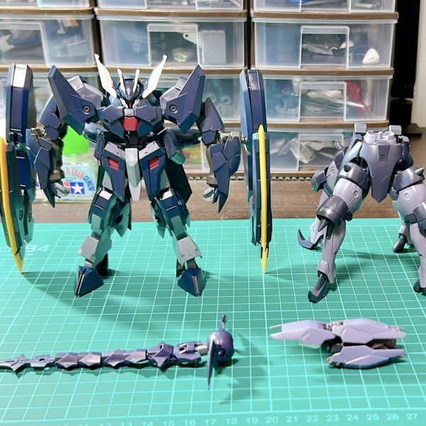 久しぶりに開店前に並んで手に入れたガンダムザガンで、ミキシング♪初見からザガンのシールドプライヤーユニットが蠍のハサミに見えたので、エルドラブルートの脚部とミカエリスのフビームブレイサーと組み合わせる予定です^_^現状、「上半身だけ筋トレした人」みたいになっちゃってるので、ここから調整していきますw（2枚目）