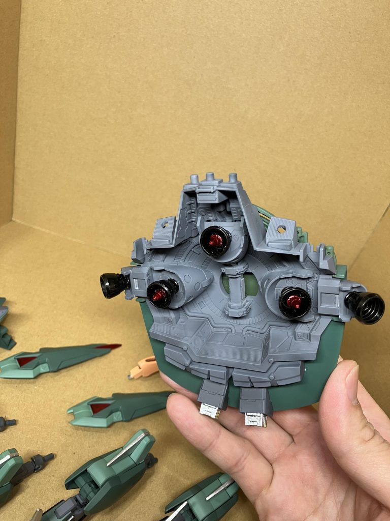 設定はよく知らないので、甲羅の裏は適当にバーニアをつけてみました。