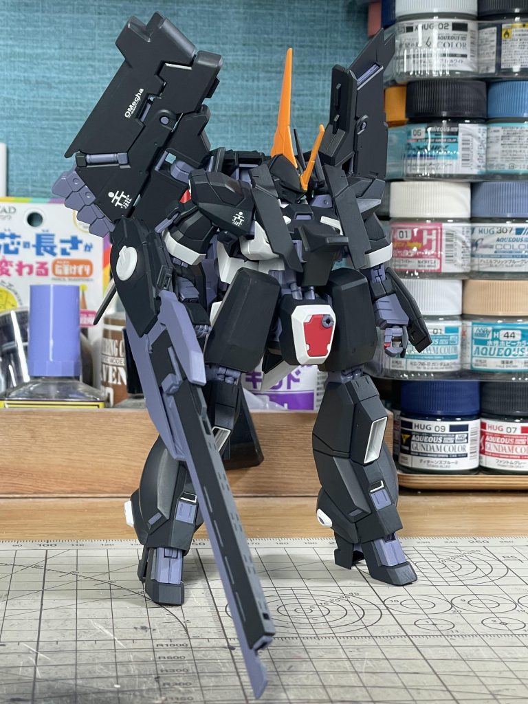 AOZはカッコイイ機体が多く大好きなシリーズで、AOZのキットを多く作っていた時期にバーベイン・ラーⅡの存在を知り、それに触発されて制作しました。でも、バーザムとフルドドの組み合わせは時代的におかしいかもしれませんね…。